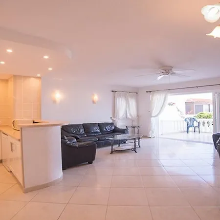 Beachfront Beautiful 3-bedroom Holiday home *